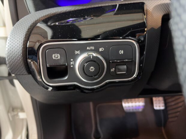 MERCEDES CLASSE A 180 7G-DCT AMG Line complet