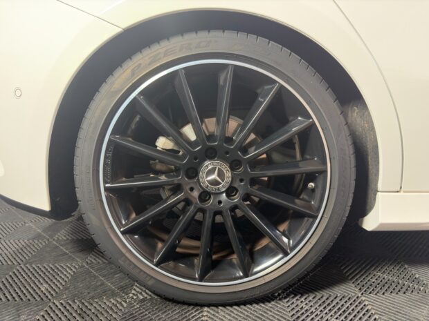 MERCEDES CLASSE A 180 7G-DCT AMG Line complet