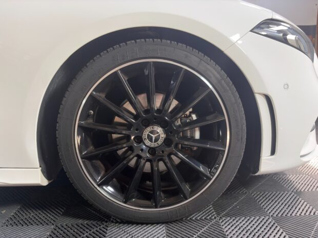 MERCEDES CLASSE A 180 7G-DCT AMG Line complet