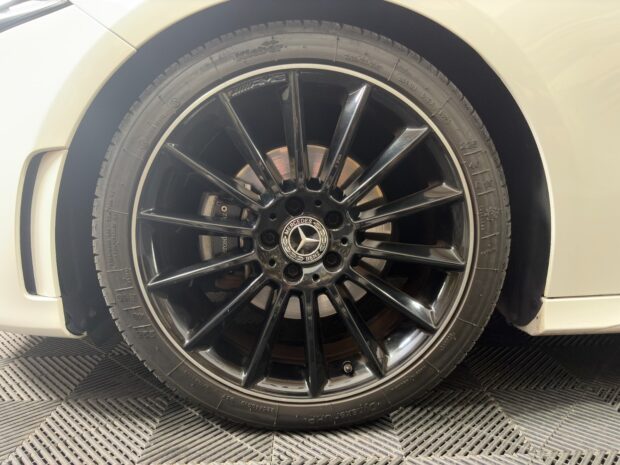 MERCEDES CLASSE A 180 7G-DCT AMG Line complet