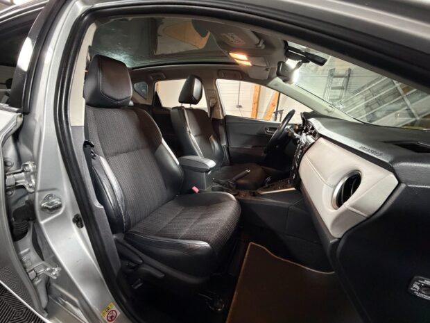 TOYOTA AURIS Hybride 136h Style complet
