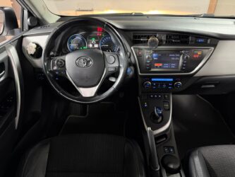 TOYOTA AURIS Hybride 136h Style complet