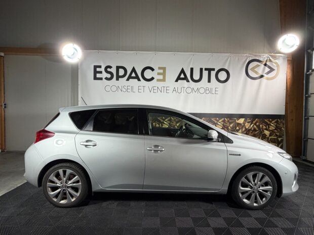 TOYOTA AURIS Hybride 136h Style complet