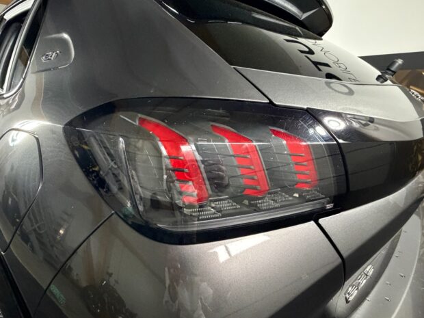 PEUGEOT 208 BlueHDi 100 S&S BVM6 GT complet