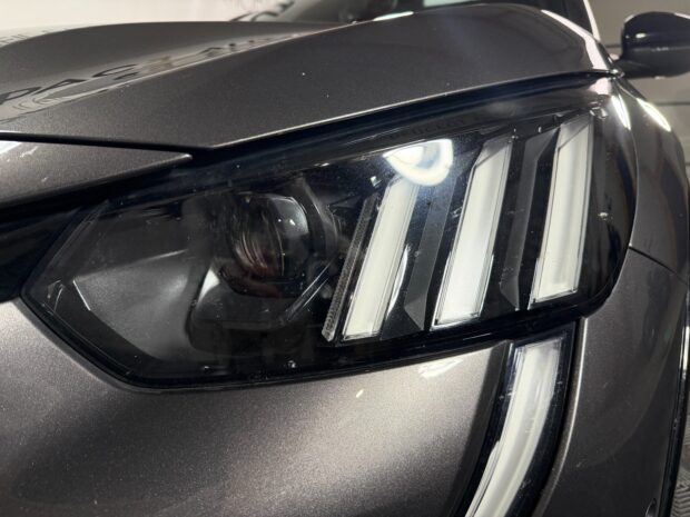 PEUGEOT 208 BlueHDi 100 S&S BVM6 GT complet