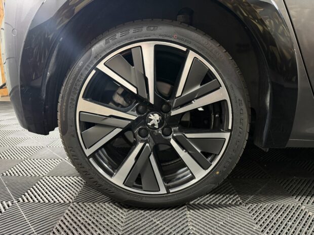 PEUGEOT 208 BlueHDi 100 S&S BVM6 GT complet