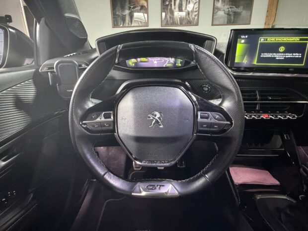 PEUGEOT 208 BlueHDi 100 S&S BVM6 GT complet