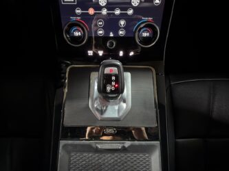LAND ROVER RANGE ROVER EVOQUE Mark II P300e PHEV AWD BVA8 R-Dynamic SE complet