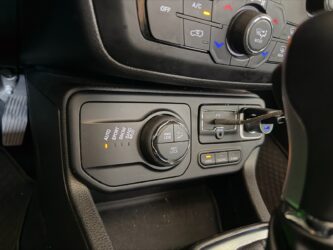 JEEP RENEGADE 1.3 Turbo T4 240 ch PHEV BVA6 4xe eAWD Trailhawk complet