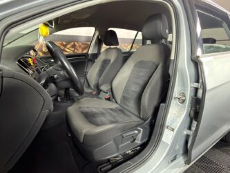 VOLKSWAGEN GOLF 1.6 TDI 110 BlueMotion Confortline complet
