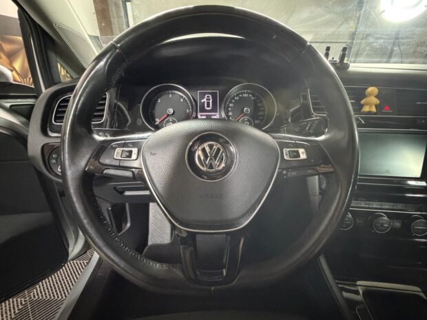 VOLKSWAGEN GOLF 1.6 TDI 110 BlueMotion Confortline complet