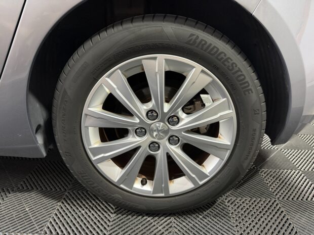 PEUGEOT 308 1.6 BlueHDi 100ch S&S BVM5 Style complet