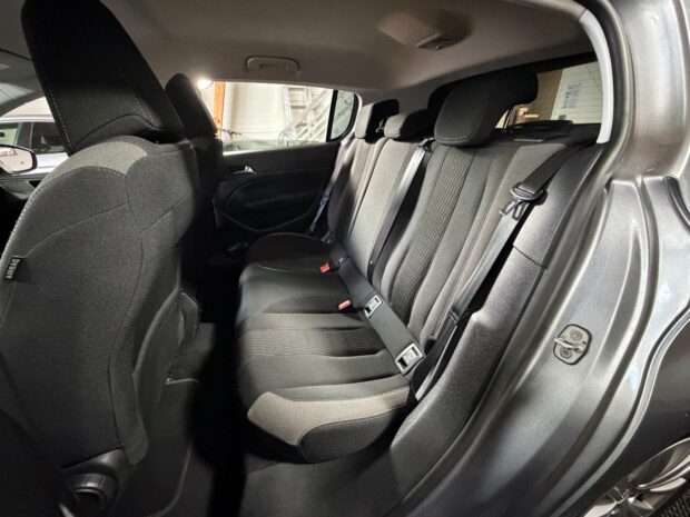 PEUGEOT 308 1.6 BlueHDi 100ch S&S BVM5 Style complet