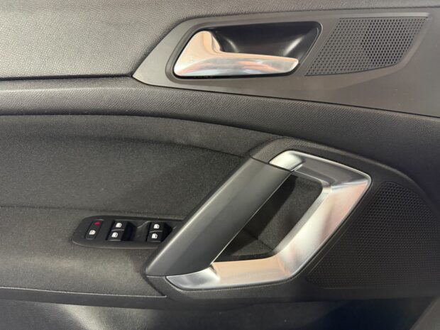 PEUGEOT 308 1.6 BlueHDi 100ch S&S BVM5 Style complet