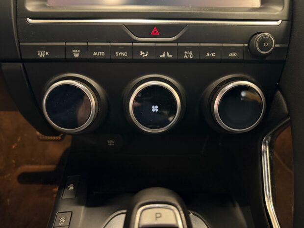 JAGUAR E-PACE 2.0 D – 180 ch AWD BVA S complet