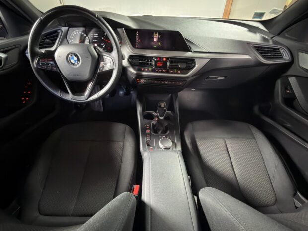 BMW SERIE 1 F40 116d 116 ch Business Design complet