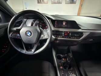 BMW SERIE 1 F40 116d 116 ch Business Design complet