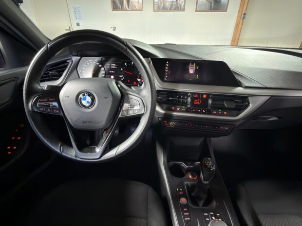 BMW SERIE 1 F40 116d 116 ch Business Design complet