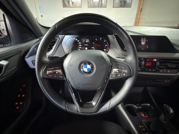 BMW SERIE 1 F40 116d 116 ch Business Design complet