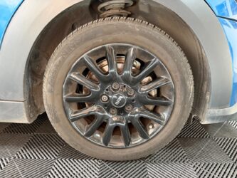 MINI HATCH 5 PORTES F55 LCI II Cooper 136 ch BVA7 Edition Premium complet