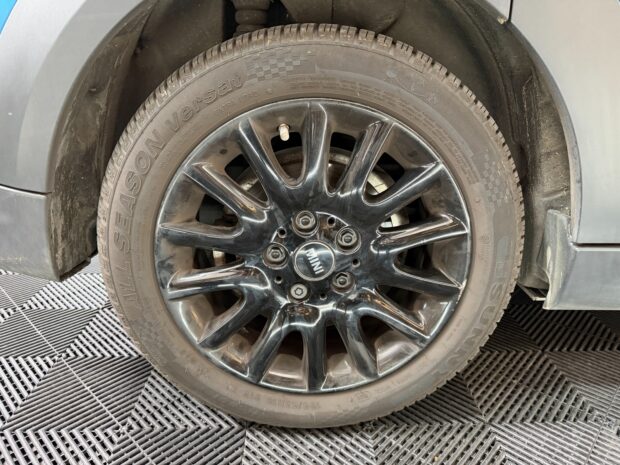 MINI HATCH 5 PORTES F55 LCI II Cooper 136 ch BVA7 Edition Premium complet