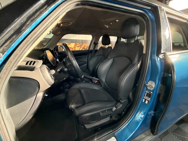 MINI HATCH 5 PORTES F55 LCI II Cooper 136 ch BVA7 Edition Premium complet