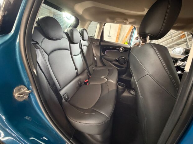 MINI HATCH 5 PORTES F55 LCI II Cooper 136 ch BVA7 Edition Premium complet