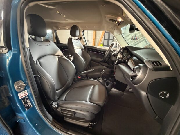 MINI HATCH 5 PORTES F55 LCI II Cooper 136 ch BVA7 Edition Premium complet