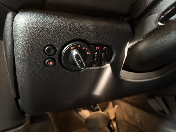 MINI HATCH 5 PORTES F55 LCI II Cooper 136 ch BVA7 Edition Premium complet